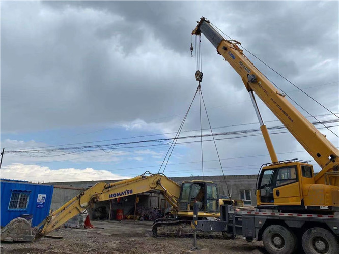 峨眉山市25吨吊车的工作半径是多少？